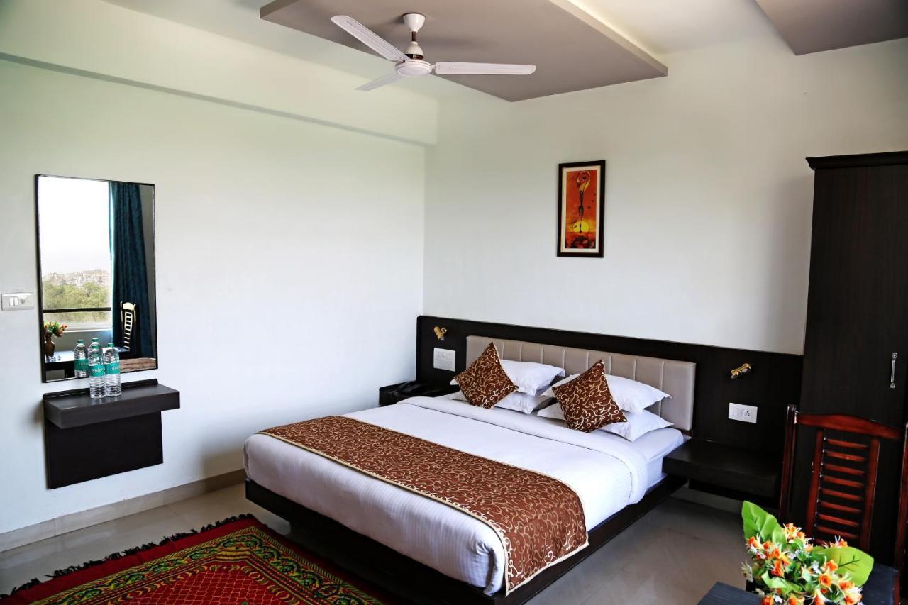 Narayans Leela Inn Удайпур Экстерьер фото